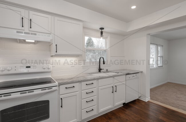 Building Photo - 5415 N Lydell St