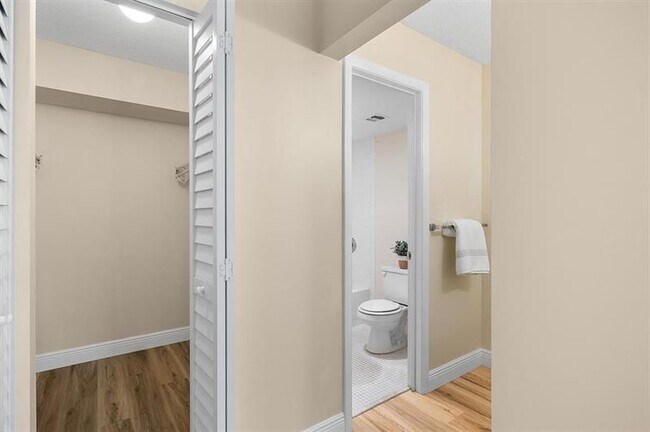 Building Photo - 1101 River Reach Dr