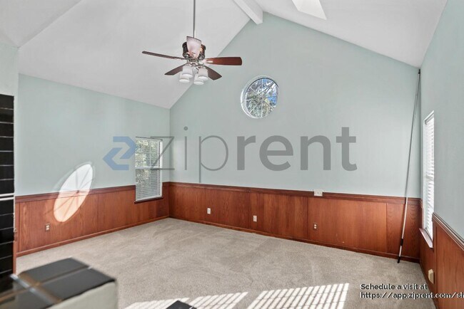 Building Photo - 920 Belmont Way