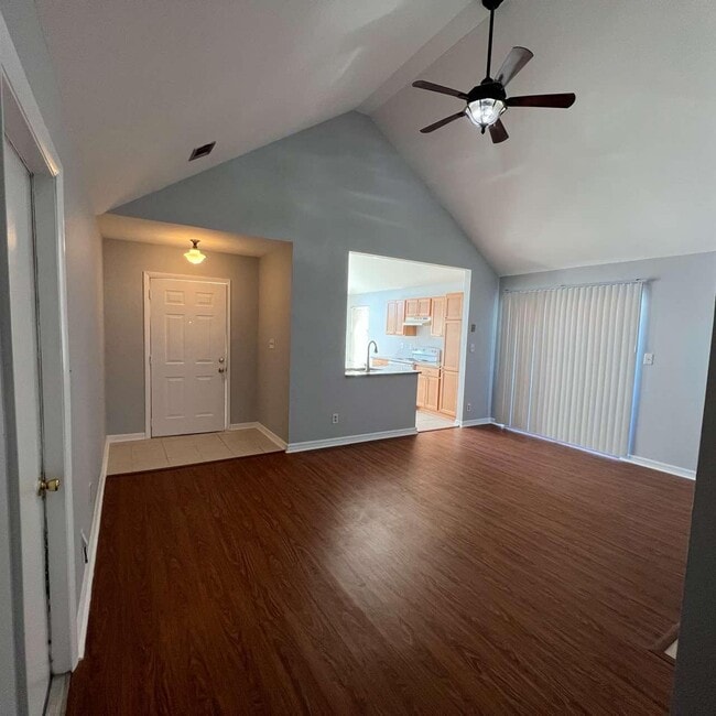 Building Photo - 3056 Yorktown Cir