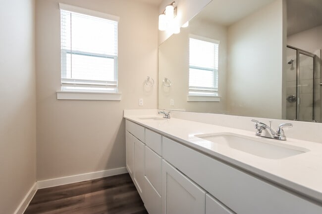 Building Photo - 329 N Centro Cir