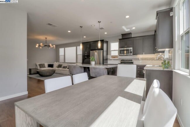 Building Photo - 36151 Windwood Ln