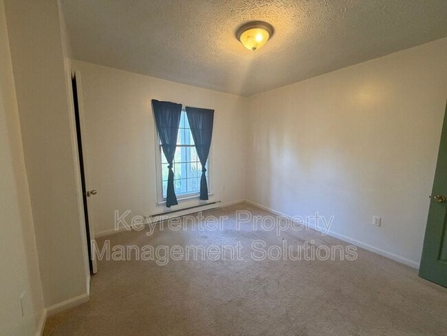 Building Photo - 907 Ladd Rd