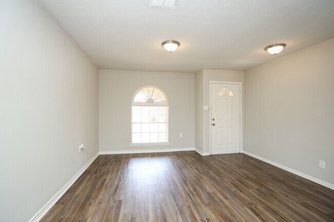 Building Photo - 815 Park Meadow Dr