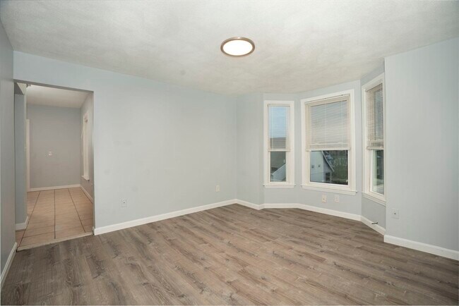 Building Photo - 46 Wyllis Ave