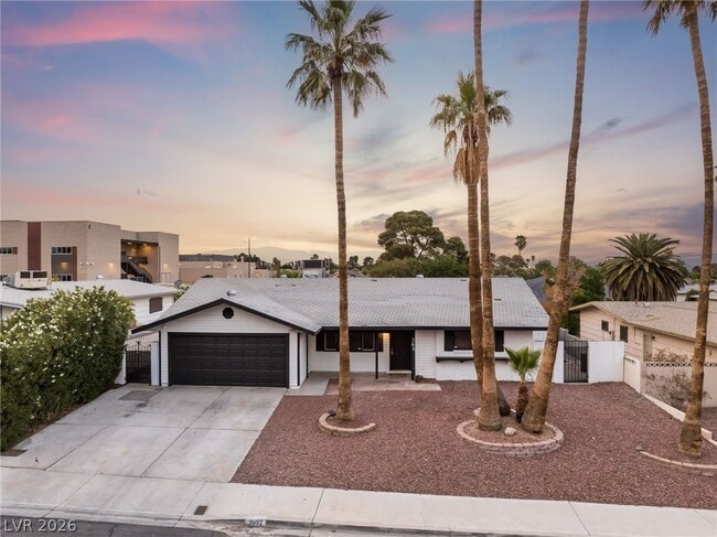 Building Photo - 3992 Chinchilla Ave