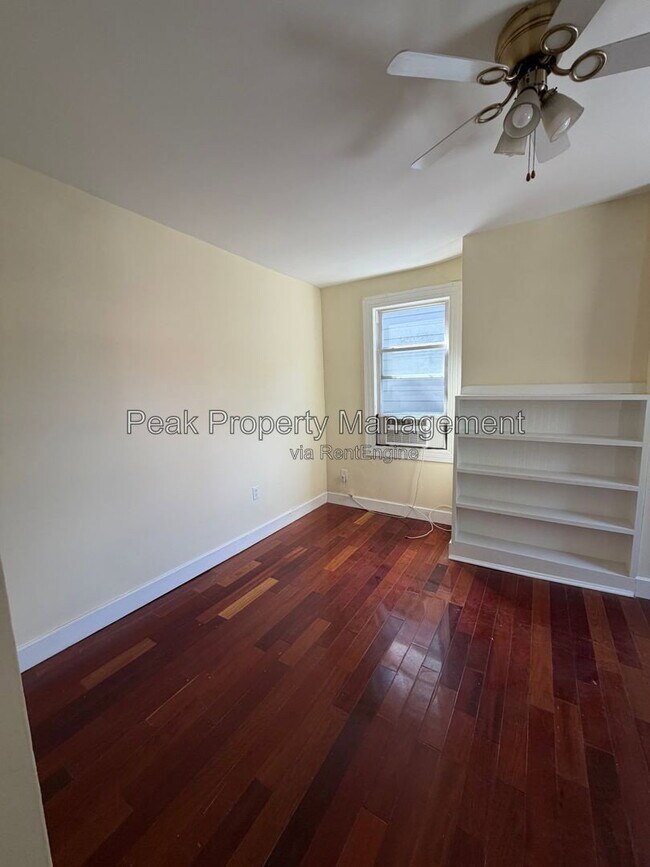 Building Photo - 3120 Parkwood Ave