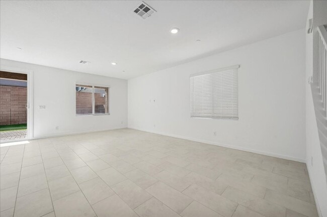 Building Photo - Beautiful New Home in Black Mountain Planned Community