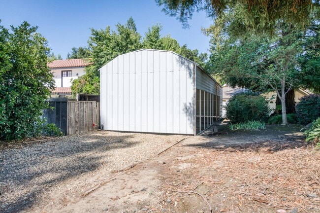 Building Photo - 39771 Rd 33
