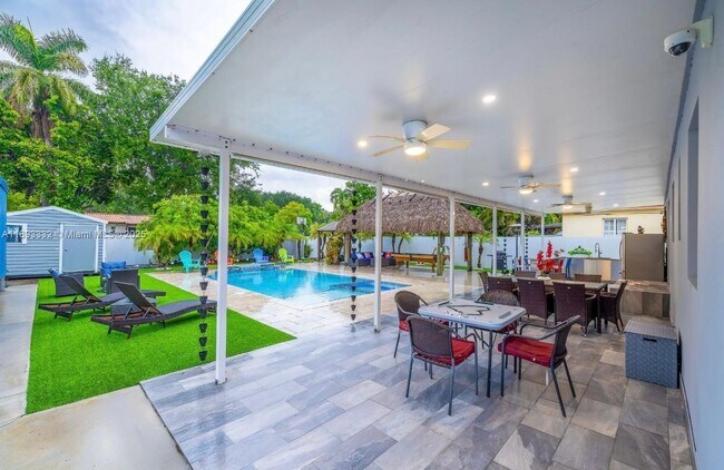 Building Photo - 348 Minola Dr