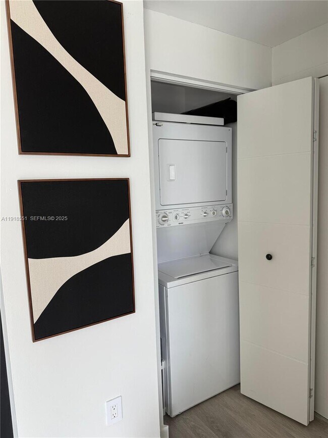 Building Photo - 90 SW 3rd St