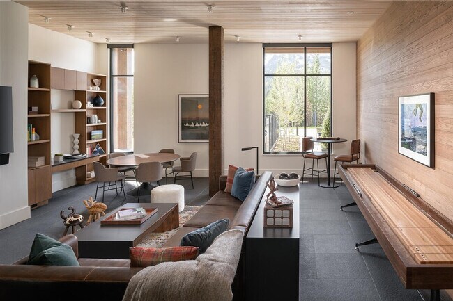 Building Photo - 4 Boathouse Way