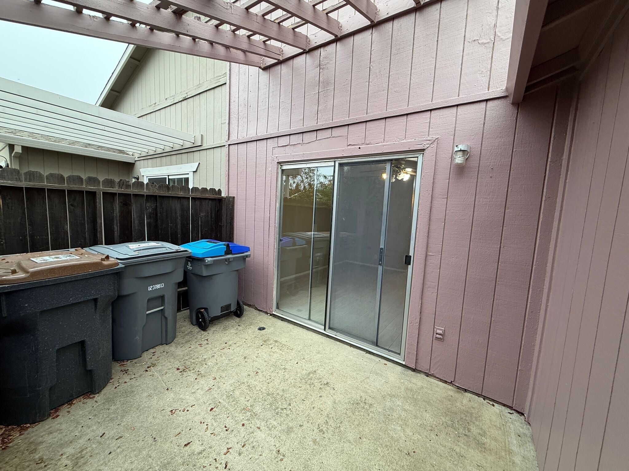 Building Photo - 615 Oriole Ave