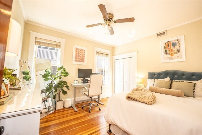 Building Photo - 10 Ticknor St