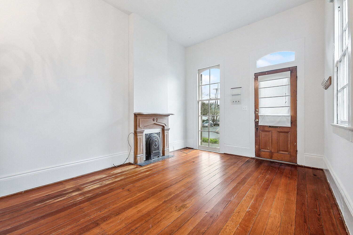 Building Photo - 6072 Annunciation St