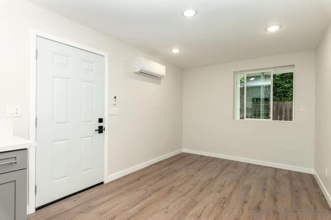 Building Photo - 1642 C Ave