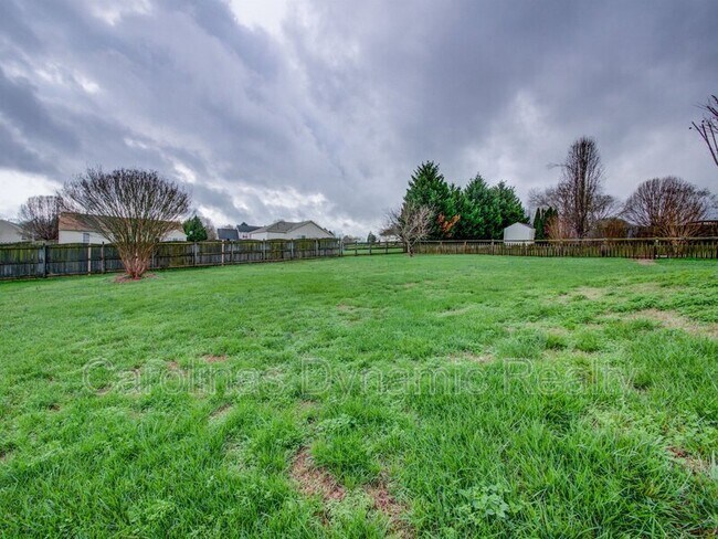 Building Photo - 905 Milkfarm Ct