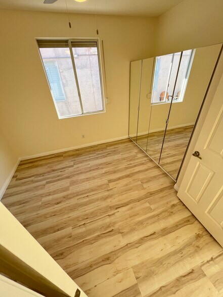 Building Photo - 2493 W Richmar Ave