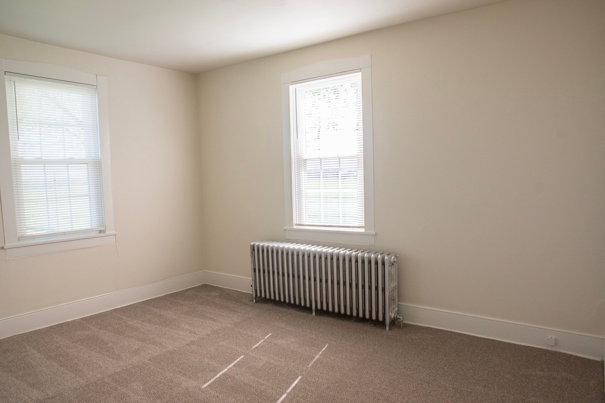 Building Photo - 488 S Colebrook Rd