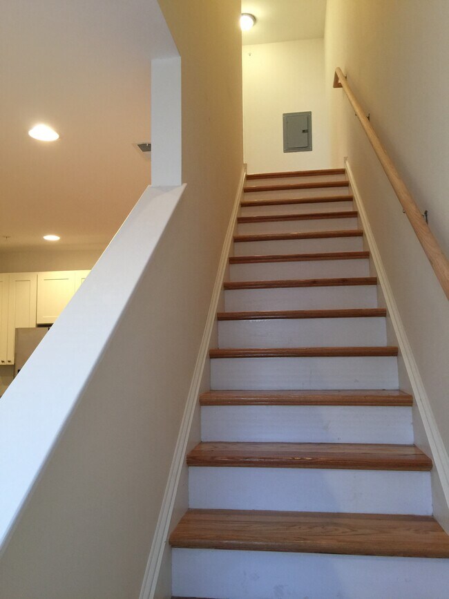 Building Photo - 526 N 36th St