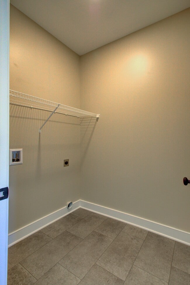 Building Photo - 796 Long Ln