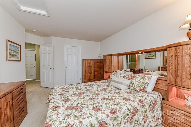 Building Photo - 9625 Sunset Grove Dr