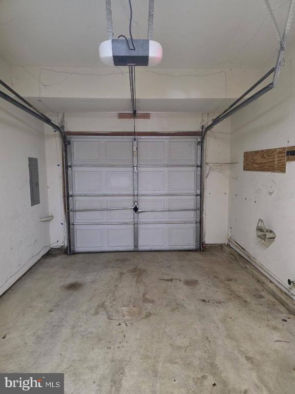 Building Photo - 24 Woodcrest Ct