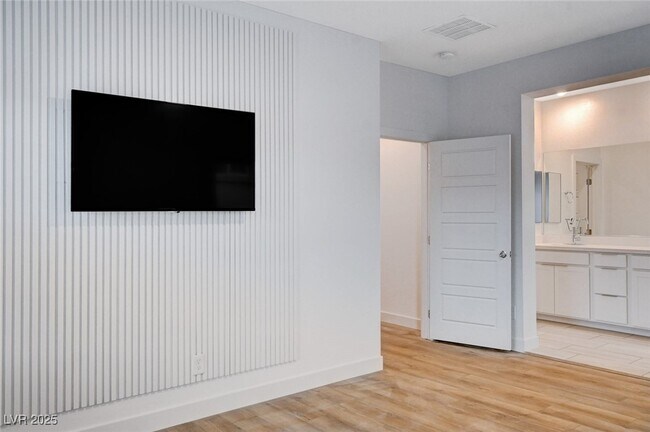 Building Photo - 237 Callen Falls Ave