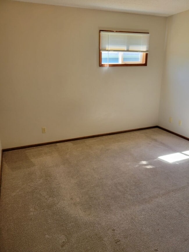 Building Photo - 2 Bedroom Duplex