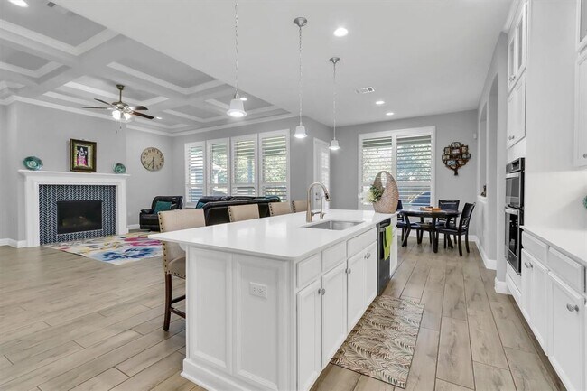 Building Photo - 16321 Horse Trap Ln