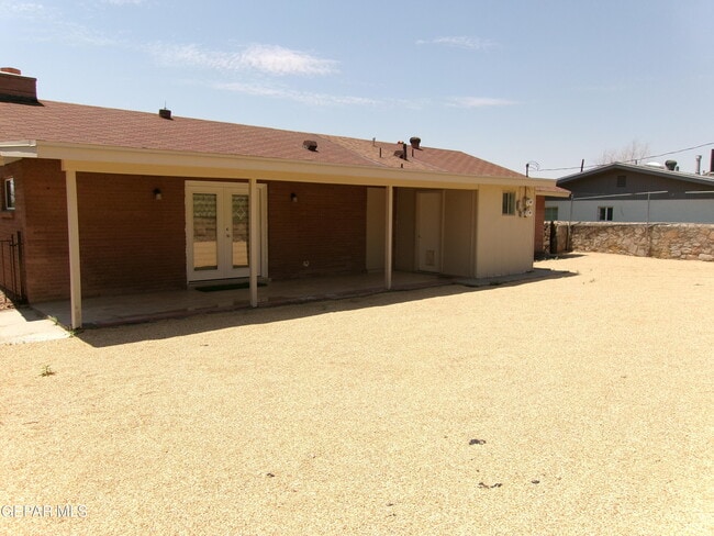 Building Photo - 6253 Dew Dr