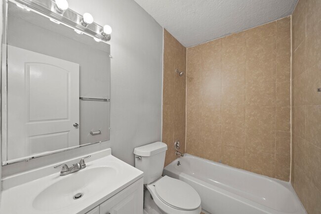 Building Photo - 418 Spooner St