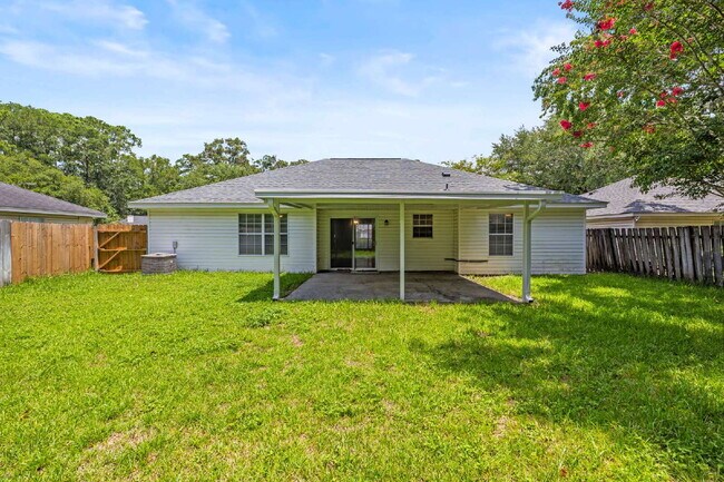 Building Photo - Charming All-Brick Home with Garage & Covered Patio!
