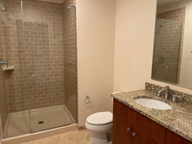 Building Photo - Your Dream Downtown Condo Awaits!