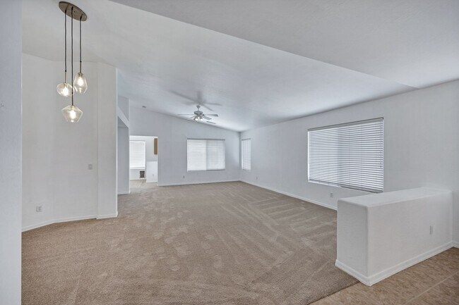 Building Photo - SFH 3-2