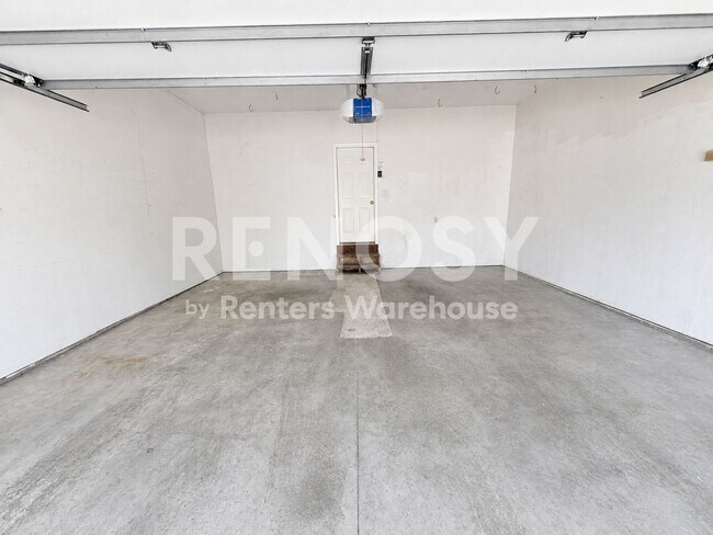 Building Photo - Available September 1st 3 Bedroom 3 Bath Single Family Home in Plymouth