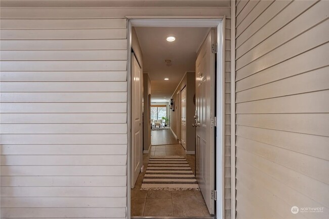 Building Photo - WS Condo Remodeled! 2BR/1.75BA w/ garage p...