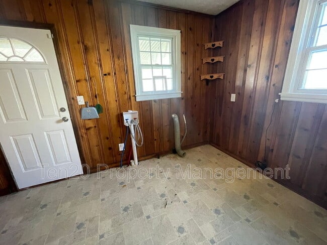 Building Photo - 411 20th Ave