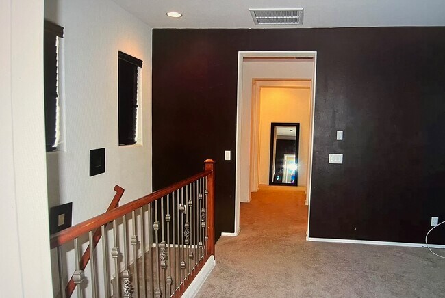 Building Photo - 1139 E Park Ave