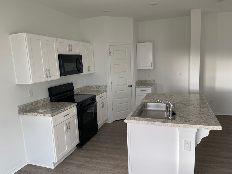 Building Photo - 6723 SW Dignity Ave