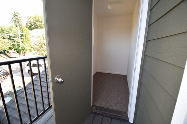 Building Photo - 207 SE Harlow Ave