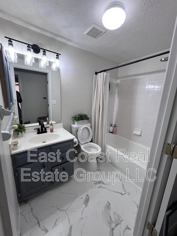 Building Photo - 615 Himes Ave