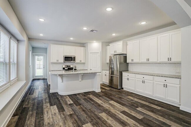 Building Photo - 16314 Apache Wds Wy