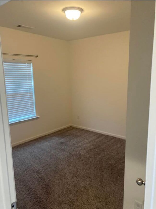 Building Photo - 56 S Meadows Cove
