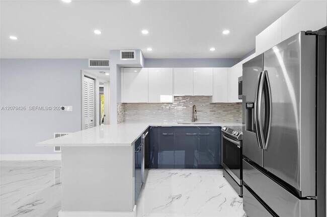 Building Photo - 1400 NE 54th St