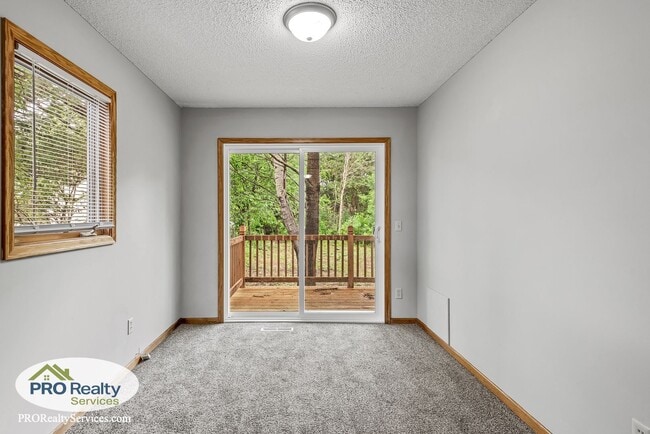 Building Photo - 3 Bedroom Home **50% off December's Rent with a December 2025 Move In**