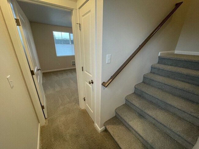 Building Photo - N18