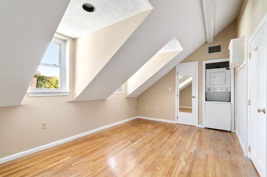 Building Photo - 33 Essex St