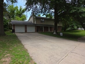 Building Photo - 2009 Juniper Dr