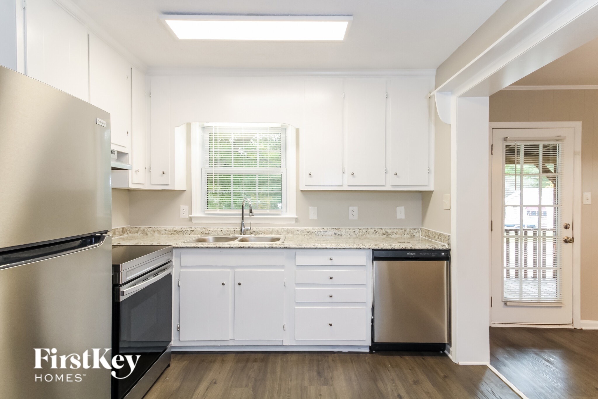 Building Photo - 4305 Sunnyside Dr